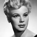 Betsy Palmer als Lieutenant Ann Girard