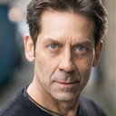 John Arnold als Detective