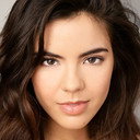 Samantha Boscarino als Alicia Rivera