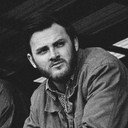 Kyle Cropper als Detective Dirk Mansnif