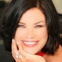 Demetra Hampton als Sigourney