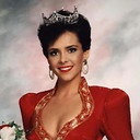 Leanza Cornett als Et. Newscaster