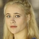 Hallie Grace Bradley als Amy