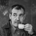 Javi Cañón als Alberto Flores