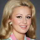 Sema Özcan als Nesrin