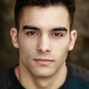 Adam Fielding als Lewis