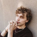 Joseph Stam als Finch Whittaker