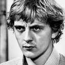 David Hemmings als Armstrong