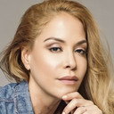 Júlia Almeida als Léa Motta Goulart "Leinha"