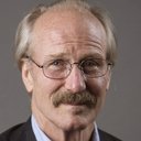 William Hurt als Sam Farber, alias Trevor McPhee