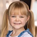 Isla Ashworth als Cosmata