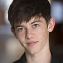 Griffin Gluck als Young Bruce / Young Talon (voice)