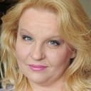 Kinga Ciesielska als Cashier in the Bank