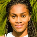 Nia Deacon als Joy Sanderling