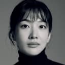 Jung Yun-ha als Park Ji-yong's Wife