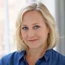 Sally Wilfert als Mom / Mrs. Kerr