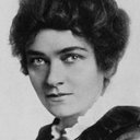 Jane Wolfe als Yuri