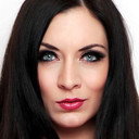 Dani Thompson als Doris Yates