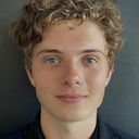 Roman Griffin Davis als Curly #7