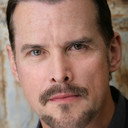 Scott King als LAPD Officer