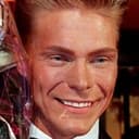 Henry Saari als The Older Police Officer
