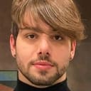Lucas Olioti als Léo