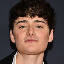 Noah Schnapp als Roger Donovan