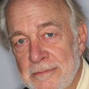 Howard Hesseman als Mr. Walsh, Commerical Director