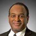 Tyrone Benskin als Cairon