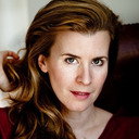 Evamaria Salcher als Tilly Adlon