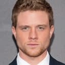 Jonny Weston als Edgar