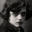 Martin Herzberg als Genia, Wera's eldest son