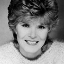 Shani Wallis als Singer