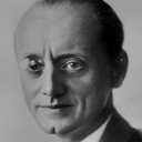 Edgar Pauly als Big Spectator (uncredited)