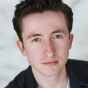 Jonah Lees als Dean Farr
