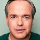 Peter Stray als Hugh Reese