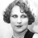 Louise Lovely als Ray Longstreth