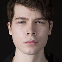 Giovanni Niubo als Tyler Nunez