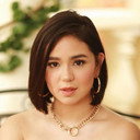 Mikee Quintos als (Voice of Siri)