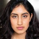 Ambika Mod als Angela Childs