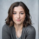 Carly Otte als Young Girl (Alisa)