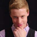 Daniel Skelton als Casey