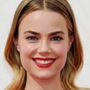 Rebecca Rittenhouse als Serena Lange