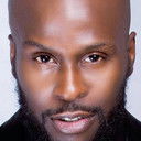 Ikechukwu Onunaku als Sola Akinyemi