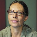 Martina Menšíková als Radio reporter