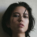 Sonoya Mizuno als Debutante