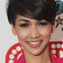 Kamidia Radisti als Santi