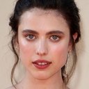 Margaret Qualley als Sister Cathleen