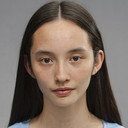 Olivia Ng als Angela Ming
