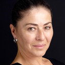 Şefika Ümit Tolun als Zahide Eminofa